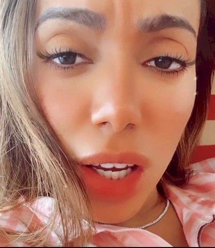Anitta pede desculpas no Instagram por misturar inglês e português 