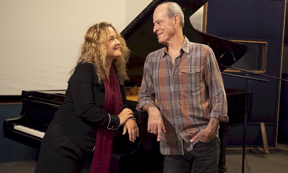 Delia Fischer e Ney Matogrosso unem suas vozes em "Blues de Acabar"