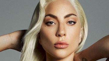 Lady Gaga relança 'The Fame' em vinil azul translúcido com pôster